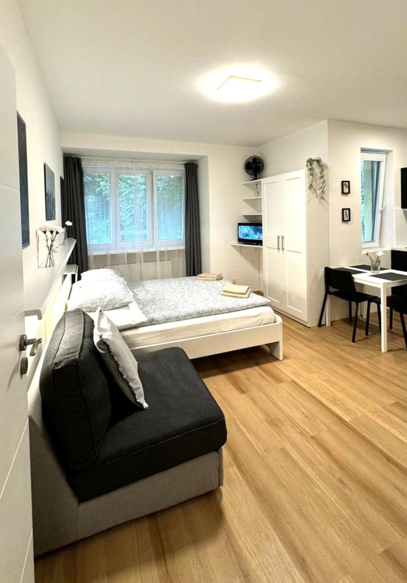 Hillside Studios Prag Exteriör bild